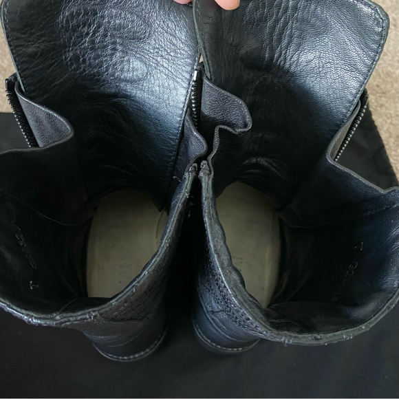 Chanel Black Leather Interlocking CC logo Combat Moto Boots Lace Up Size zip - Picture 13 of 16